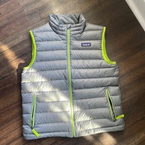 EUC boys Patagonia down puffer vest sz L (12)